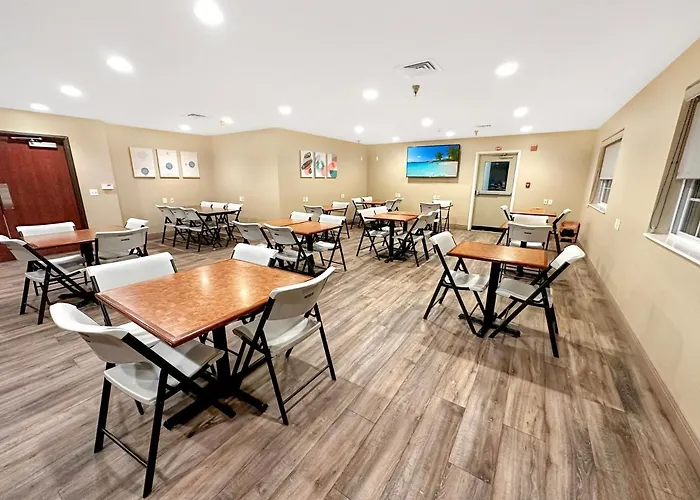Estherville Hotel & Suites