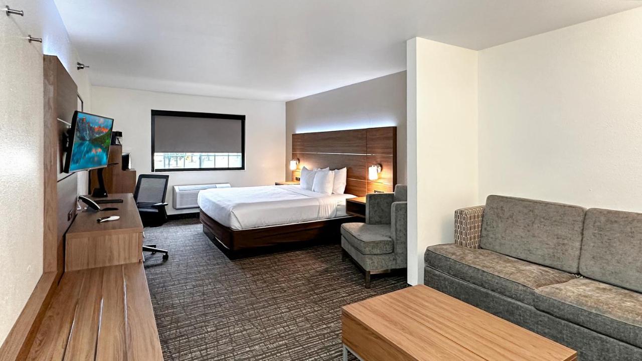 Hotel & Estherville
