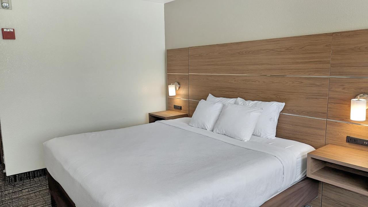 Hotel & Estherville