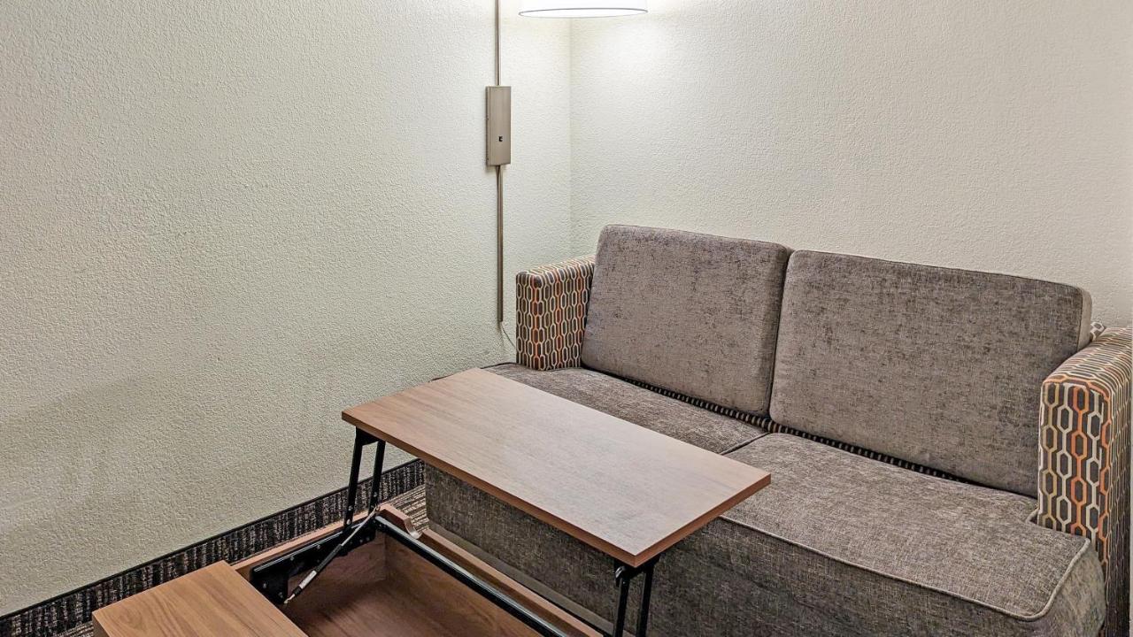 Hotel & Estherville