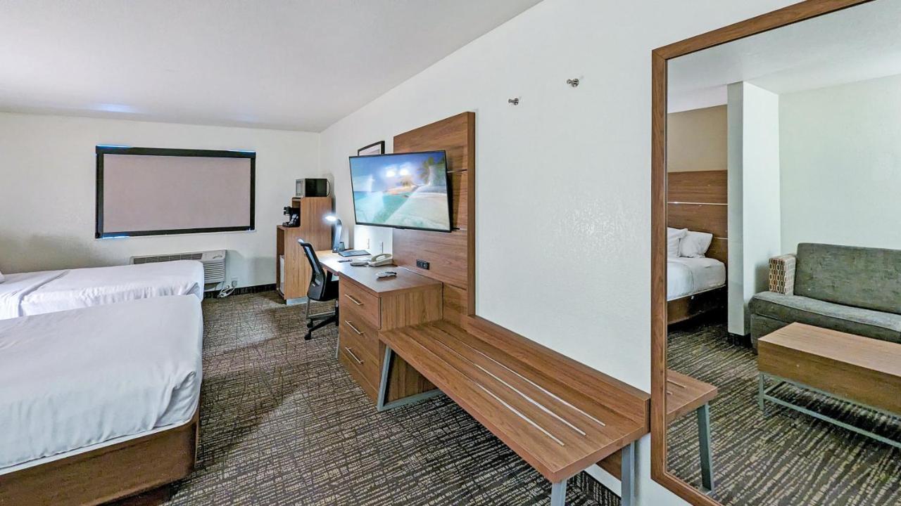 Hotel & Estherville